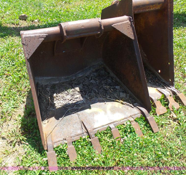 Wain Roy bucket in Kansas City, MO Item AV9981 sold Purple Wave