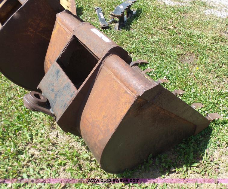 image for item AV9981 Wain Roy bucket