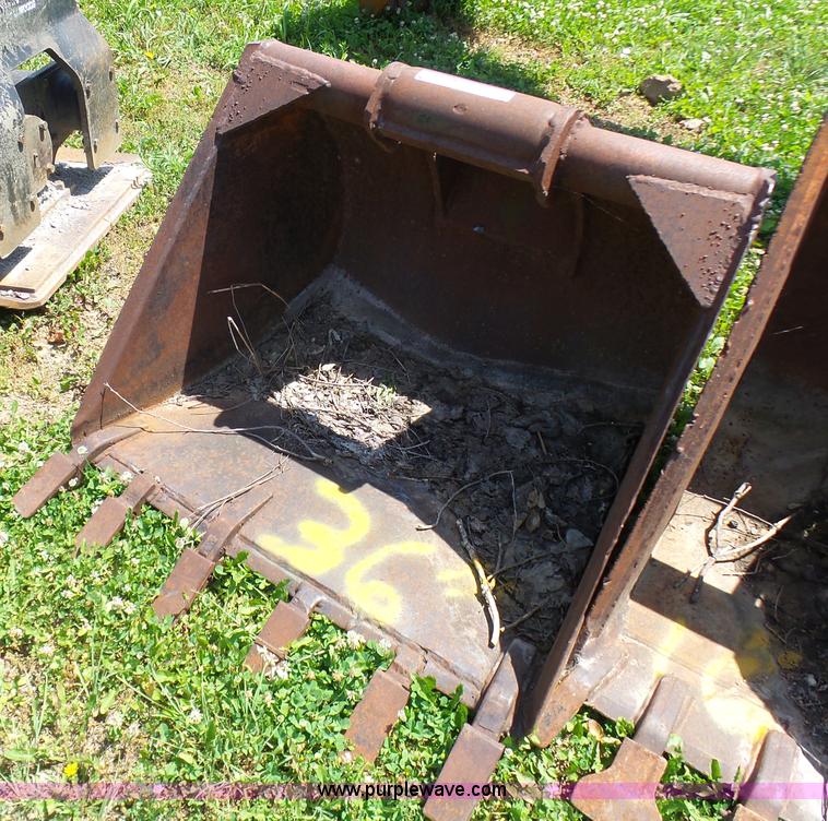 image for item AV9981 Wain Roy bucket