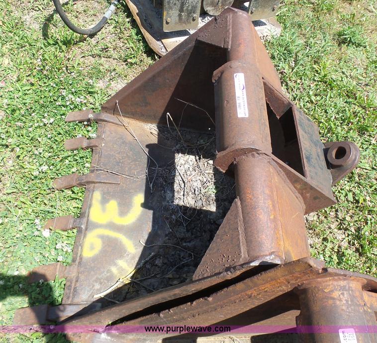 image for item AV9981 Wain Roy bucket