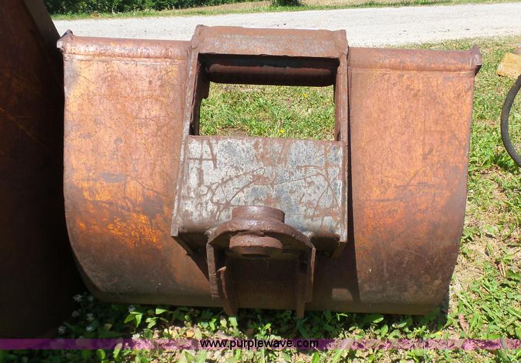 image for item AV9981 Wain Roy bucket