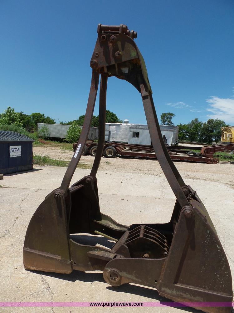 Clam bucket in Brookline Station, MO Item BG9030 sold Purple Wave