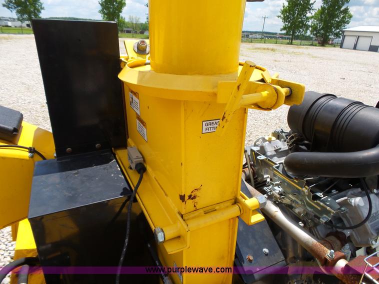 image for item BG9045 2011 Powertek 731 wood chipper