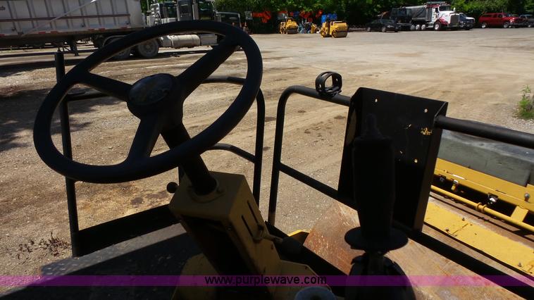 image for item BS9891 Caterpillar double drum roller