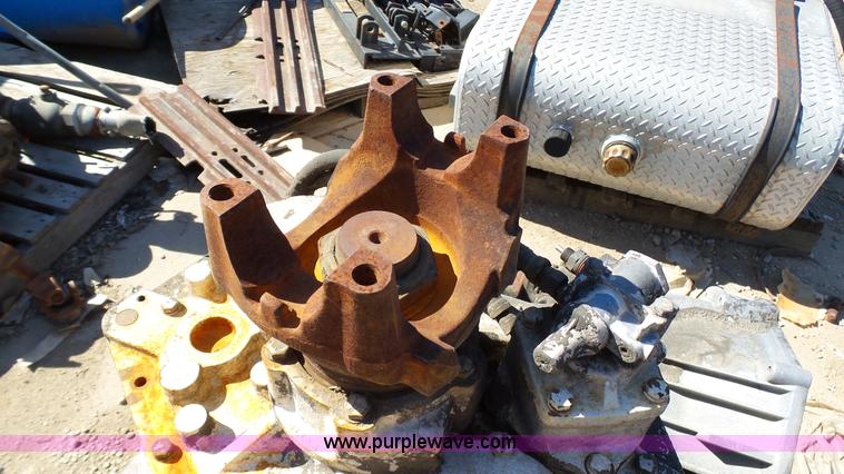 image for item BV9592 Eaton Fuller RTX14609R nine speed transmission