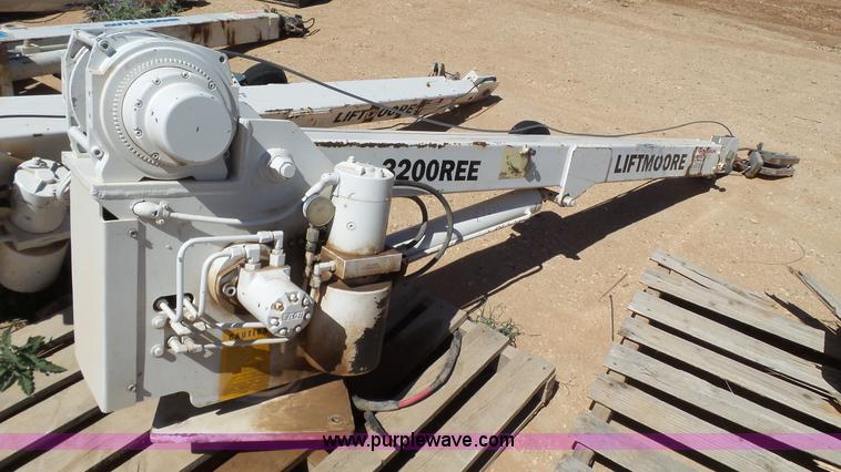 Liftmoore 3200REE crane in Midland, TX | Item BZ9112 sold | Purple Wave