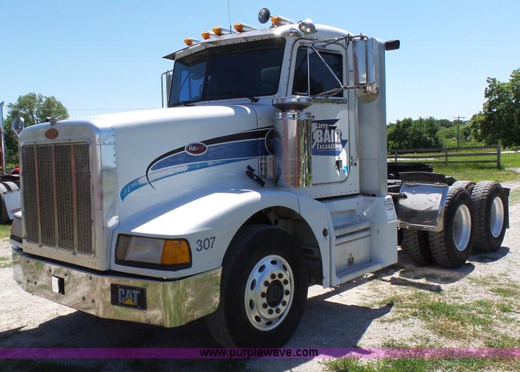 image for item F1427 1992 Peterbilt 377 semi truck