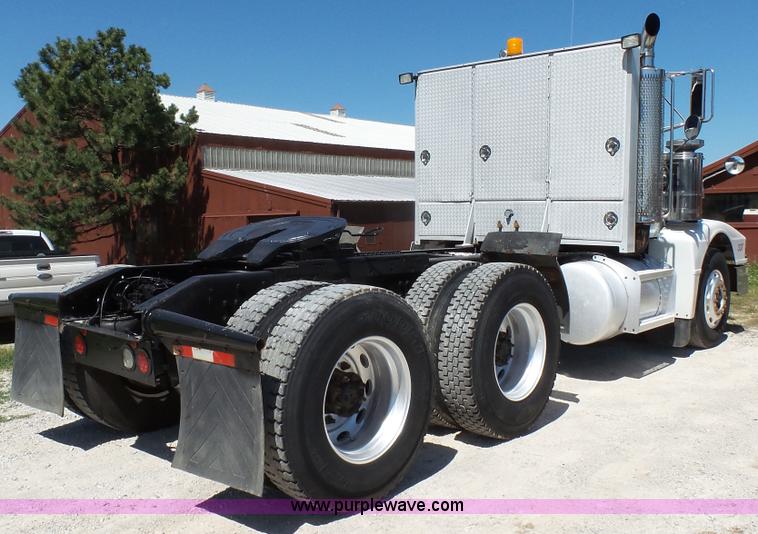 image for item F1427 1992 Peterbilt 377 semi truck