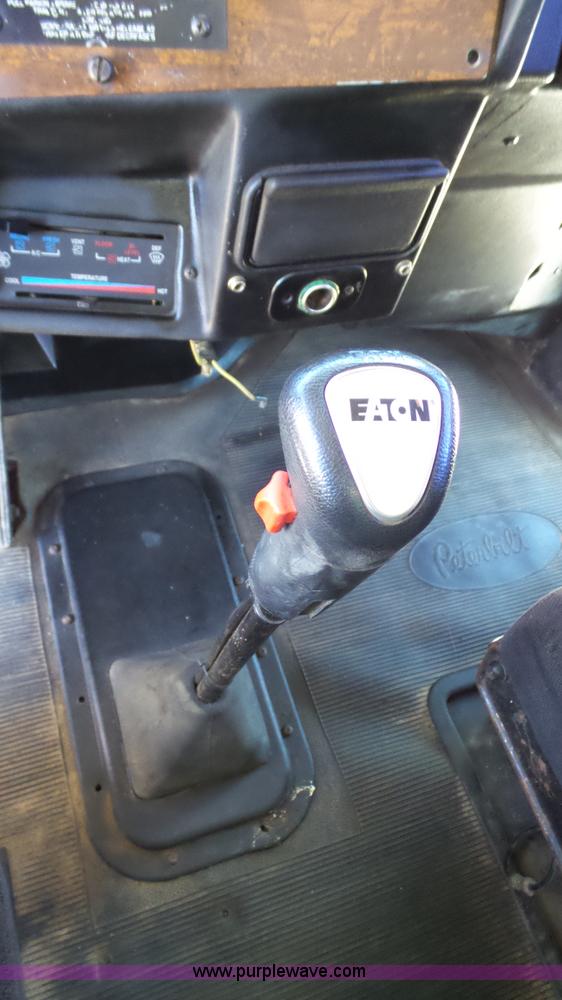 image for item F1427 1992 Peterbilt 377 semi truck