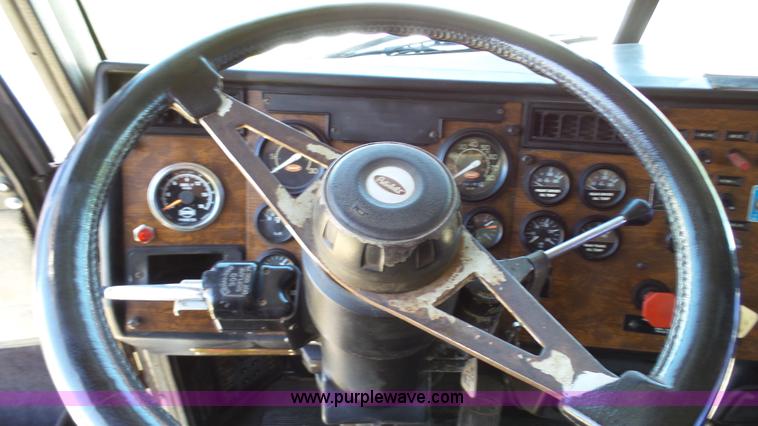 image for item F1427 1992 Peterbilt 377 semi truck