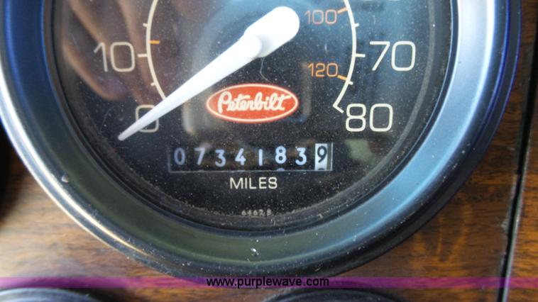 image for item F1427 1992 Peterbilt 377 semi truck