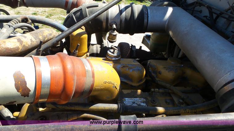 image for item F1427 1992 Peterbilt 377 semi truck