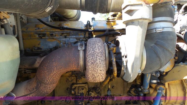 image for item F1427 1992 Peterbilt 377 semi truck