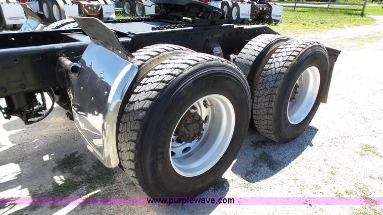 image for item F1427 1992 Peterbilt 377 semi truck