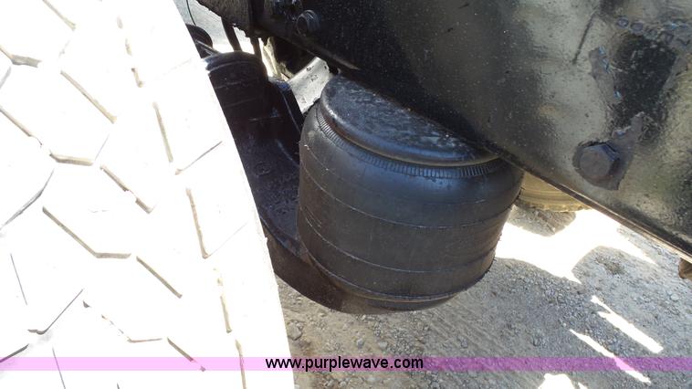 image for item F1427 1992 Peterbilt 377 semi truck