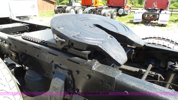 image for item F1427 1992 Peterbilt 377 semi truck