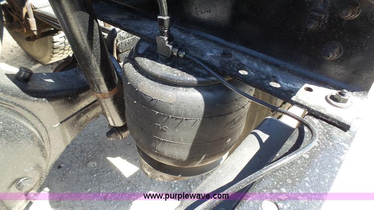 image for item F1427 1992 Peterbilt 377 semi truck