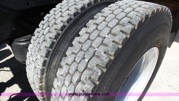 image for item F1427 1992 Peterbilt 377 semi truck