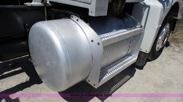 image for item F1427 1992 Peterbilt 377 semi truck