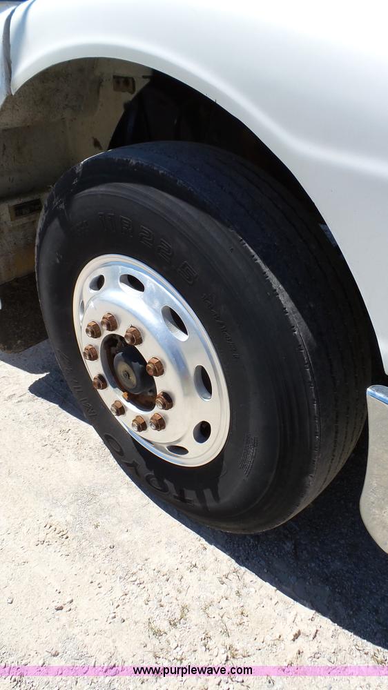 image for item F1427 1992 Peterbilt 377 semi truck