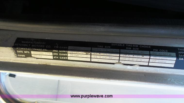 image for item F1427 1992 Peterbilt 377 semi truck