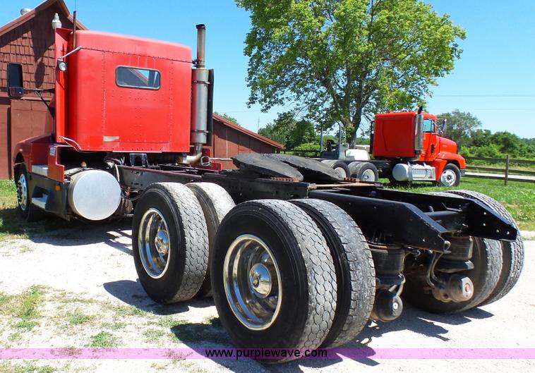 image for item F1428 1991 Kenworth T600 semi truck