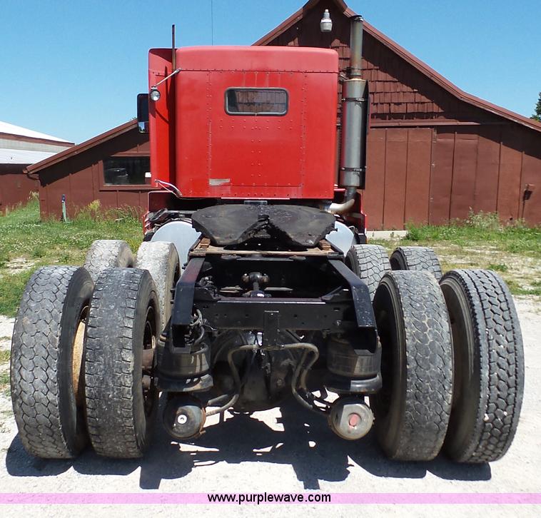 image for item F1428 1991 Kenworth T600 semi truck