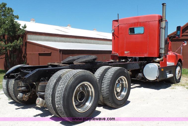 image for item F1428 1991 Kenworth T600 semi truck