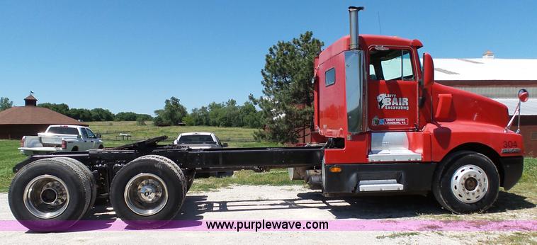 image for item F1428 1991 Kenworth T600 semi truck