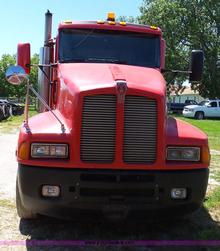 image for item F1428 1991 Kenworth T600 semi truck