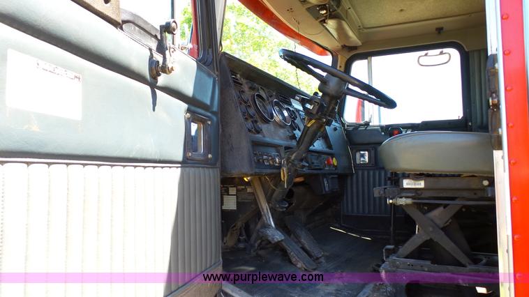 image for item F1428 1991 Kenworth T600 semi truck
