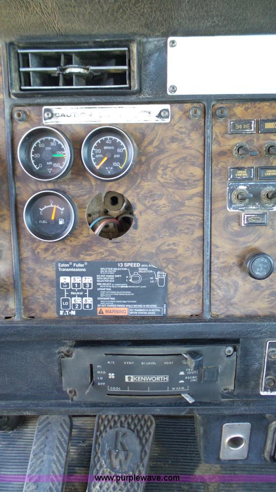 image for item F1428 1991 Kenworth T600 semi truck