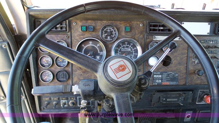 image for item F1428 1991 Kenworth T600 semi truck