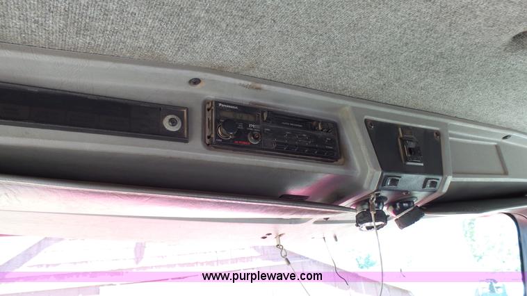 image for item F1428 1991 Kenworth T600 semi truck