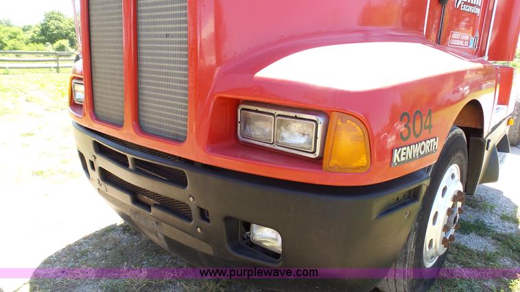 image for item F1428 1991 Kenworth T600 semi truck