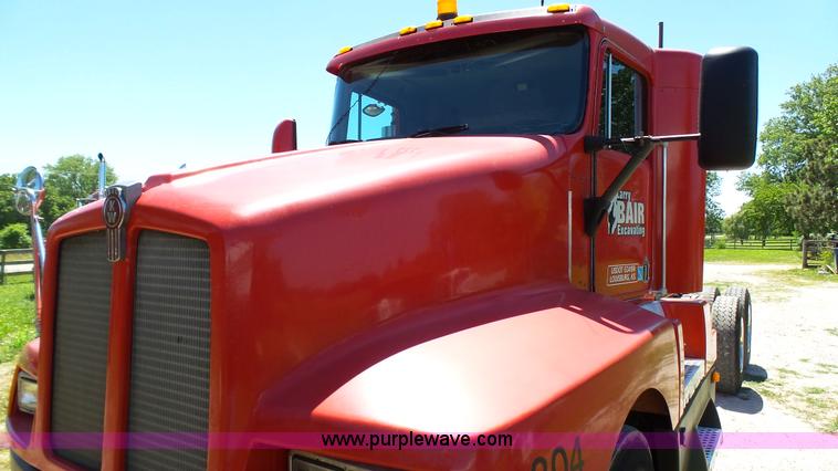 image for item F1428 1991 Kenworth T600 semi truck