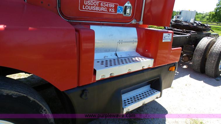image for item F1428 1991 Kenworth T600 semi truck