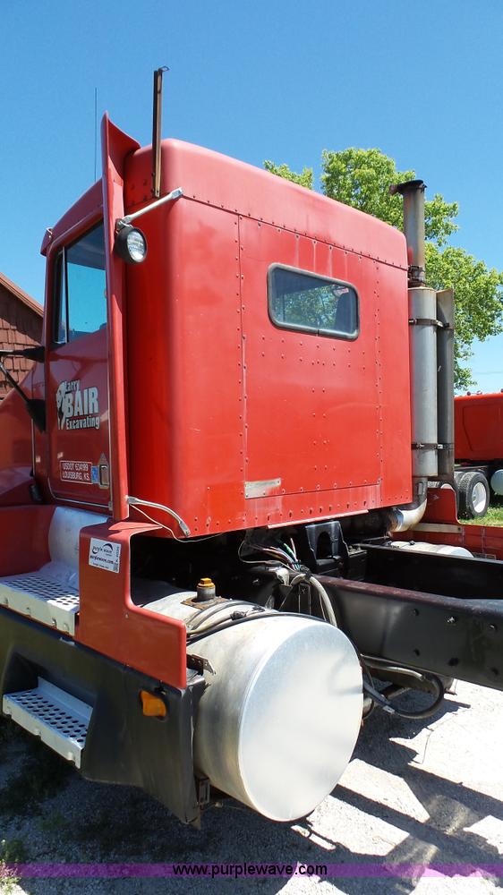image for item F1428 1991 Kenworth T600 semi truck