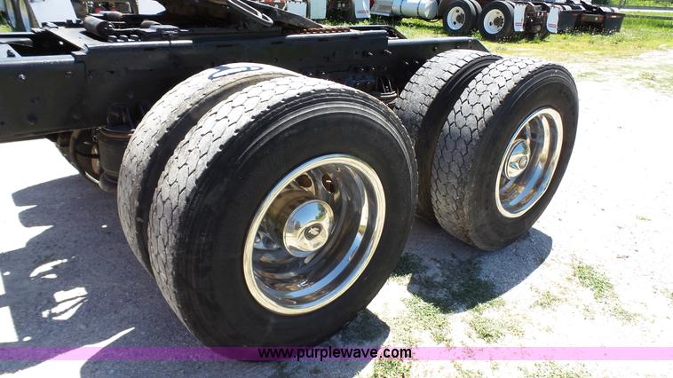 image for item F1428 1991 Kenworth T600 semi truck