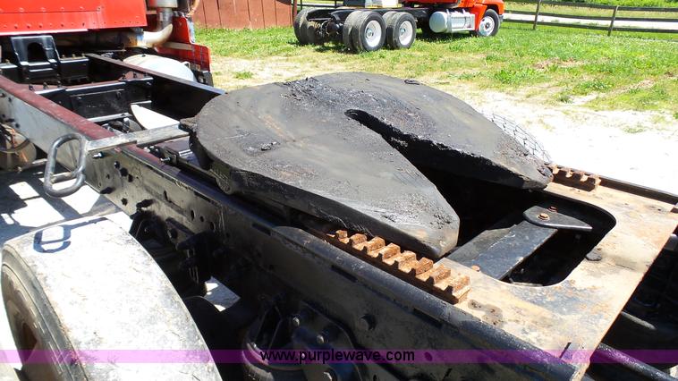 image for item F1428 1991 Kenworth T600 semi truck