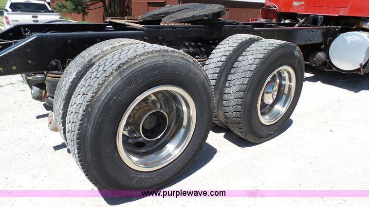 image for item F1428 1991 Kenworth T600 semi truck