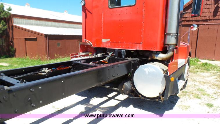 image for item F1428 1991 Kenworth T600 semi truck