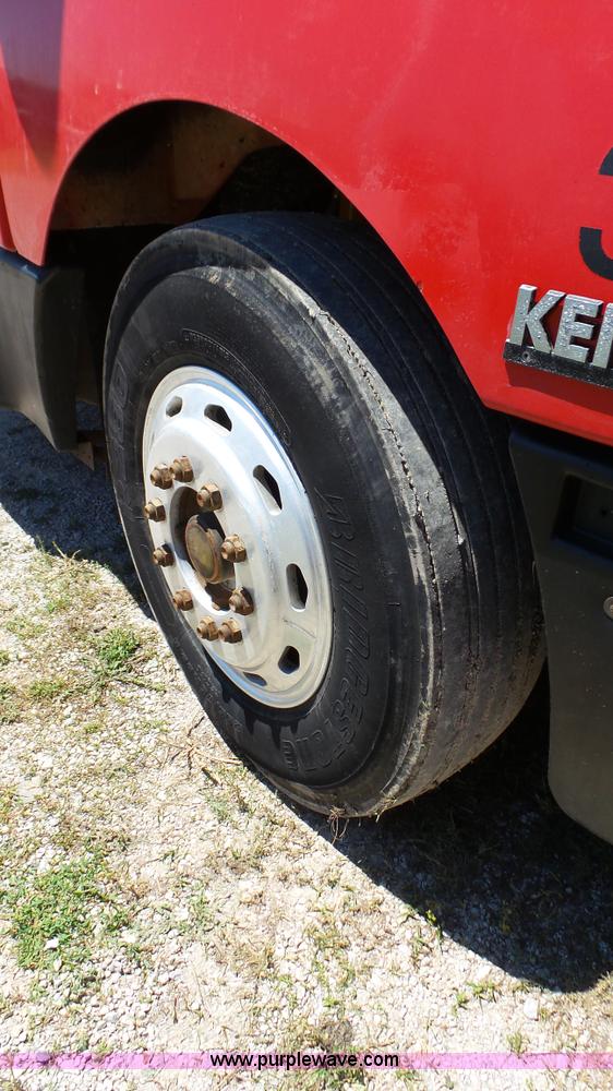 image for item F1428 1991 Kenworth T600 semi truck