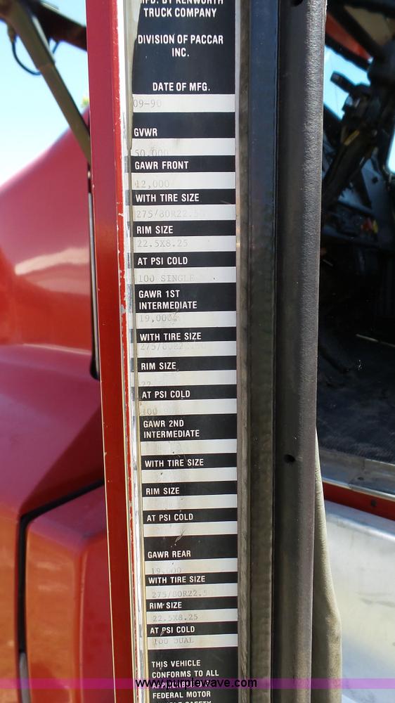 image for item F1428 1991 Kenworth T600 semi truck