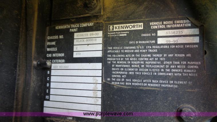 image for item F1428 1991 Kenworth T600 semi truck
