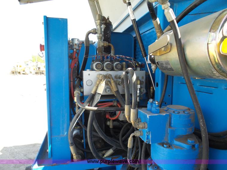 image for item J1662 1999 Genie S60 boom lift