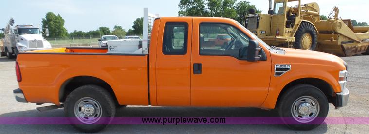 image for item J2786 2010 Ford F250 XL SuperCab pickup truck
