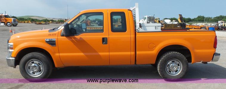 image for item J2786 2010 Ford F250 XL SuperCab pickup truck
