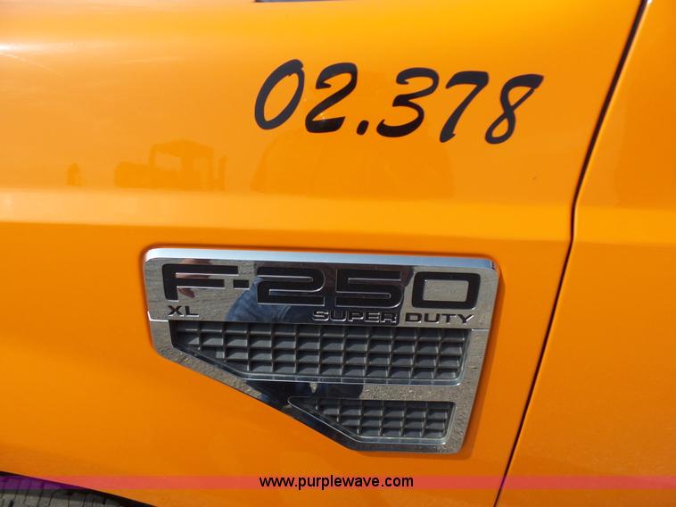 image for item J2786 2010 Ford F250 XL SuperCab pickup truck