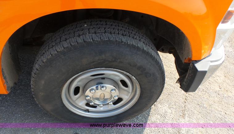 image for item J2786 2010 Ford F250 XL SuperCab pickup truck